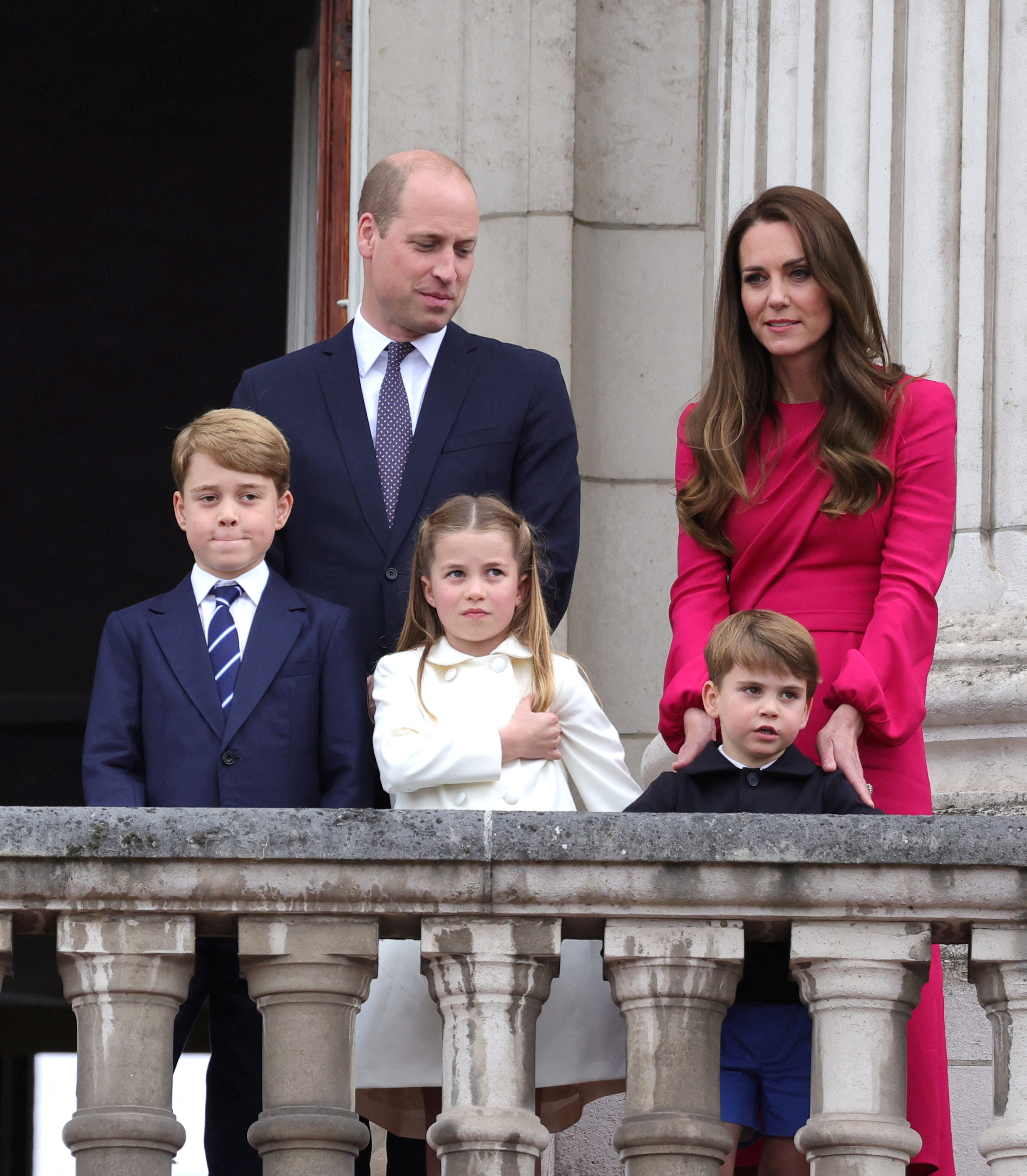 William Kate 和家人ily 在白金汉宫的阳台上